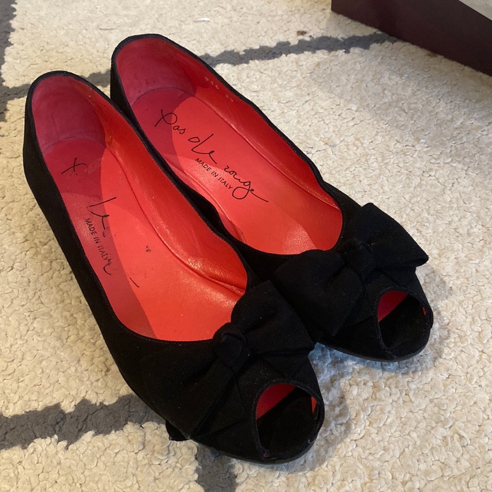 SIZE 39 POS OLE ROUGE WEDGES WITH BOW BLACK !!